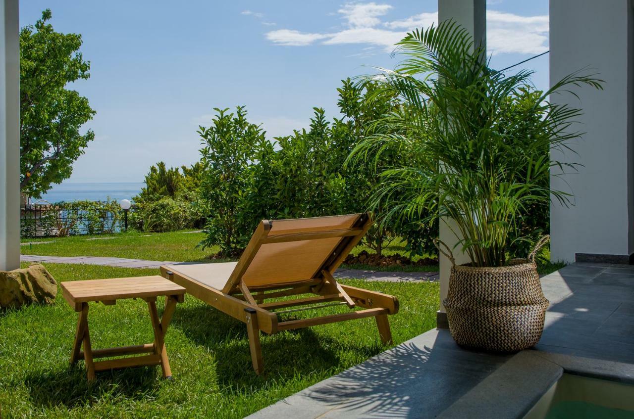 Thea Suites Potidea Nea Poteidaia Exterior photo